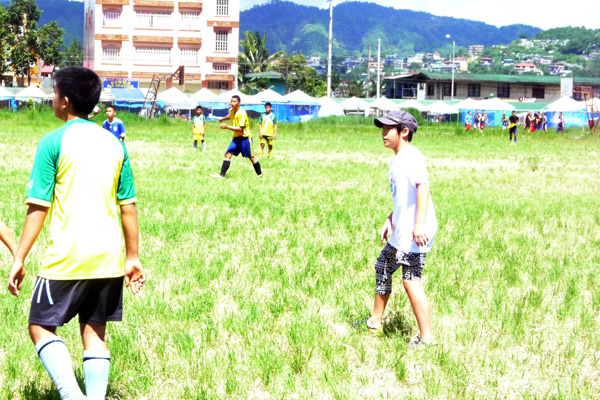 현지학생들과 친선 축구경기-현우편